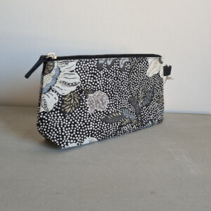 Ceannis sminkväska Flower linen svart