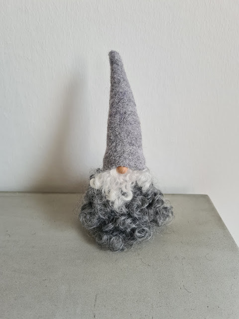 Tomte grå luva liten