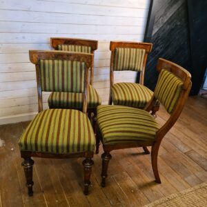 Stolar fyra stycken randiga sitsar