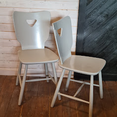 Stolar ljus grå