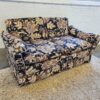 Soffa 2-sits svart med blomster